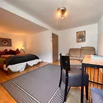 Mitten Im Zentrum Mit Sonniger Terrasse Apartman