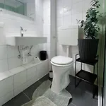 Mitten Im Zentrum Mit Sonniger Terrasse Apartman