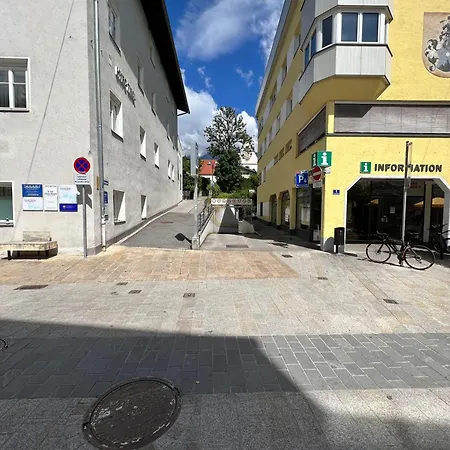 Mitten Im Zentrum Mit Sonniger Terrasse Apartment *