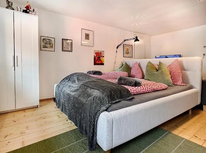 Mitten Im Zentrum Mit Sonniger Terrasse Lägenhet