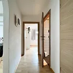 Mitten Im Zentrum Mit Sonniger Terrasse Тельфс