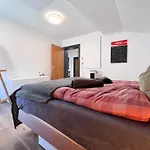 Mitten Im Zentrum Mit Sonniger Terrasse Апартаменты *