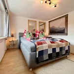 Mitten Im Zentrum Mit Sonniger Terrasse Тельфс