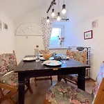 Апартаменты Mitten Im Zentrum Mit Sonniger Terrasse