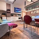Mitten Im Zentrum Mit Sonniger Terrasse * Тельфс