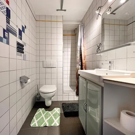 Mitten Im Zentrum Mit Sonniger Terrasse Апартаменты *
