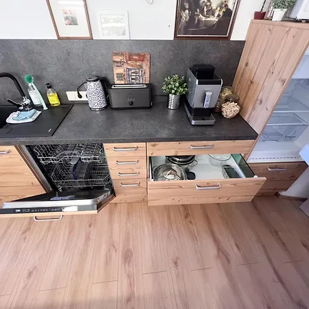 Mitten Im Zentrum Mit Sonniger Terrasse Апартаменты *