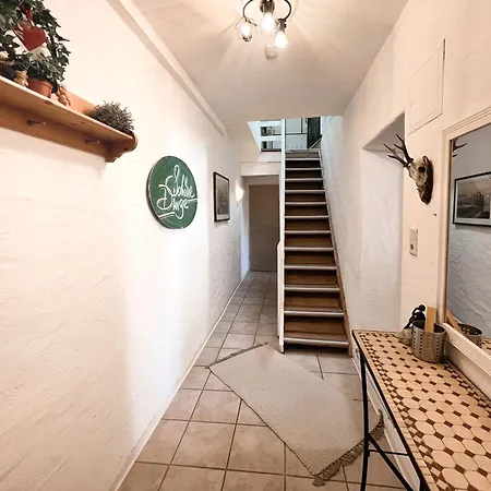 Mitten Im Zentrum Mit Sonniger Terrasse Апартаменты *